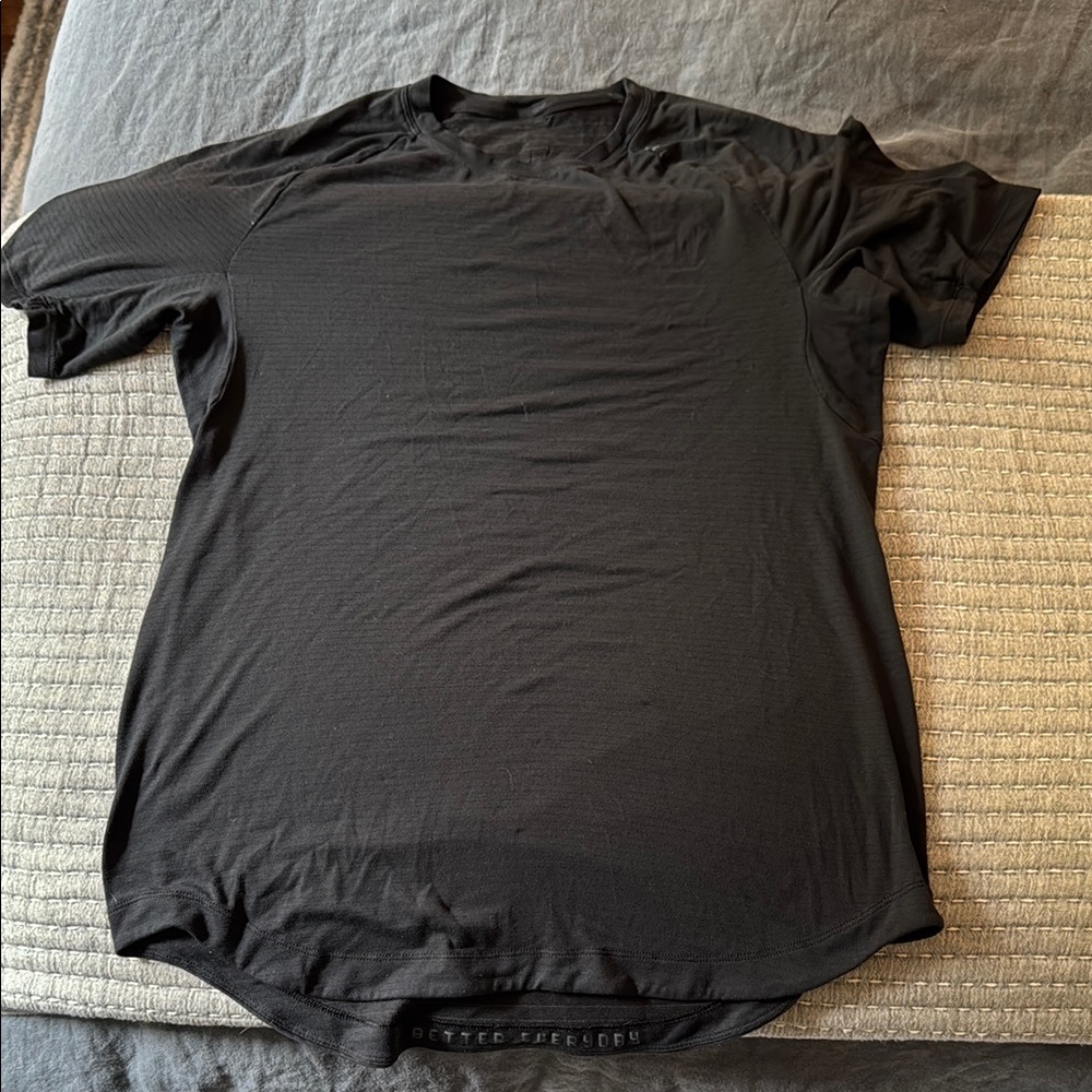 Lululemon license to train shirt (2 of 2)